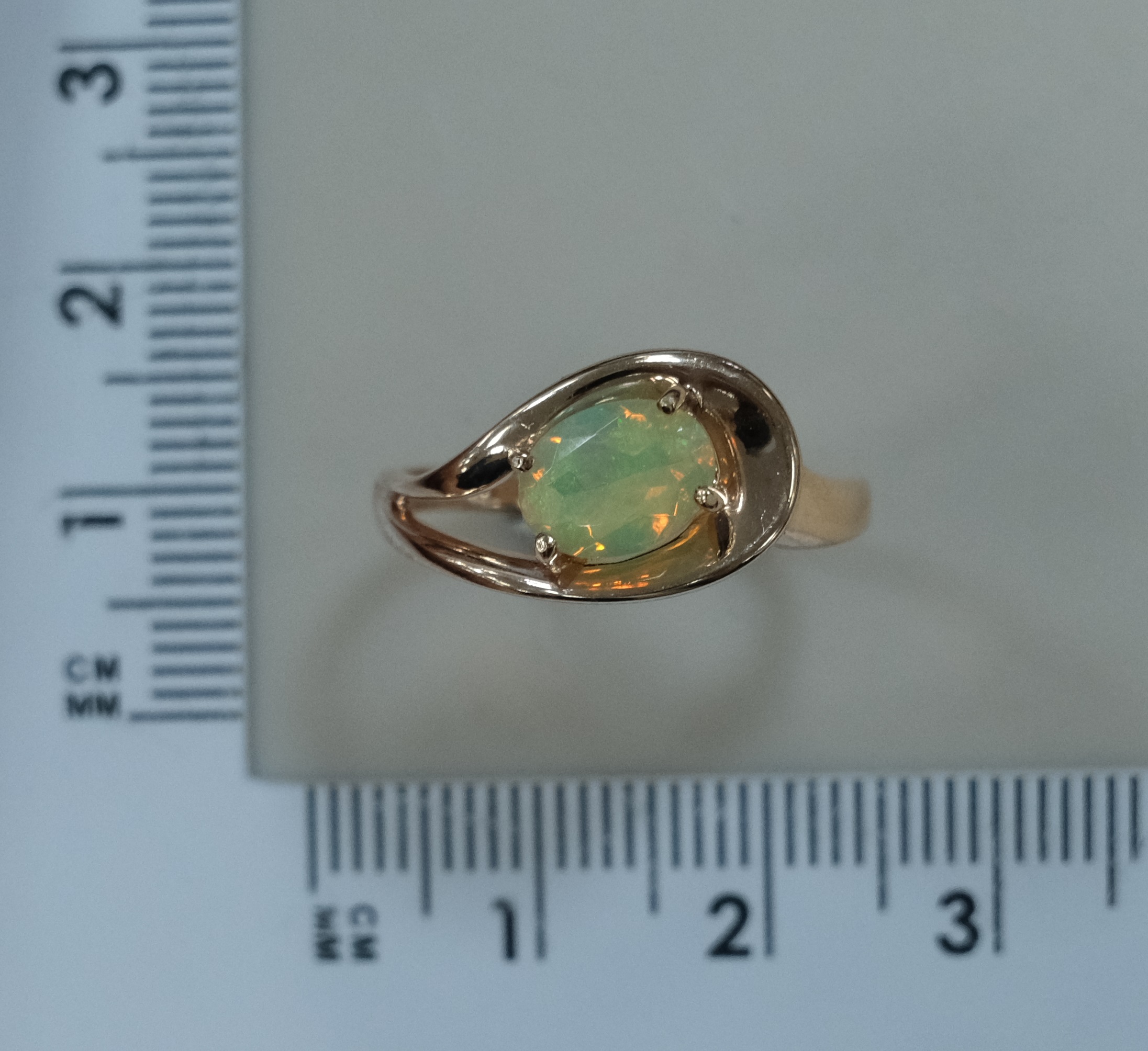 Серебряное кольцо с опалом